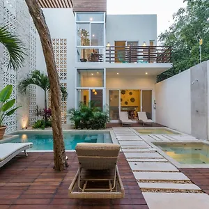 https://casa-leonardo.tulum-hotels.net
